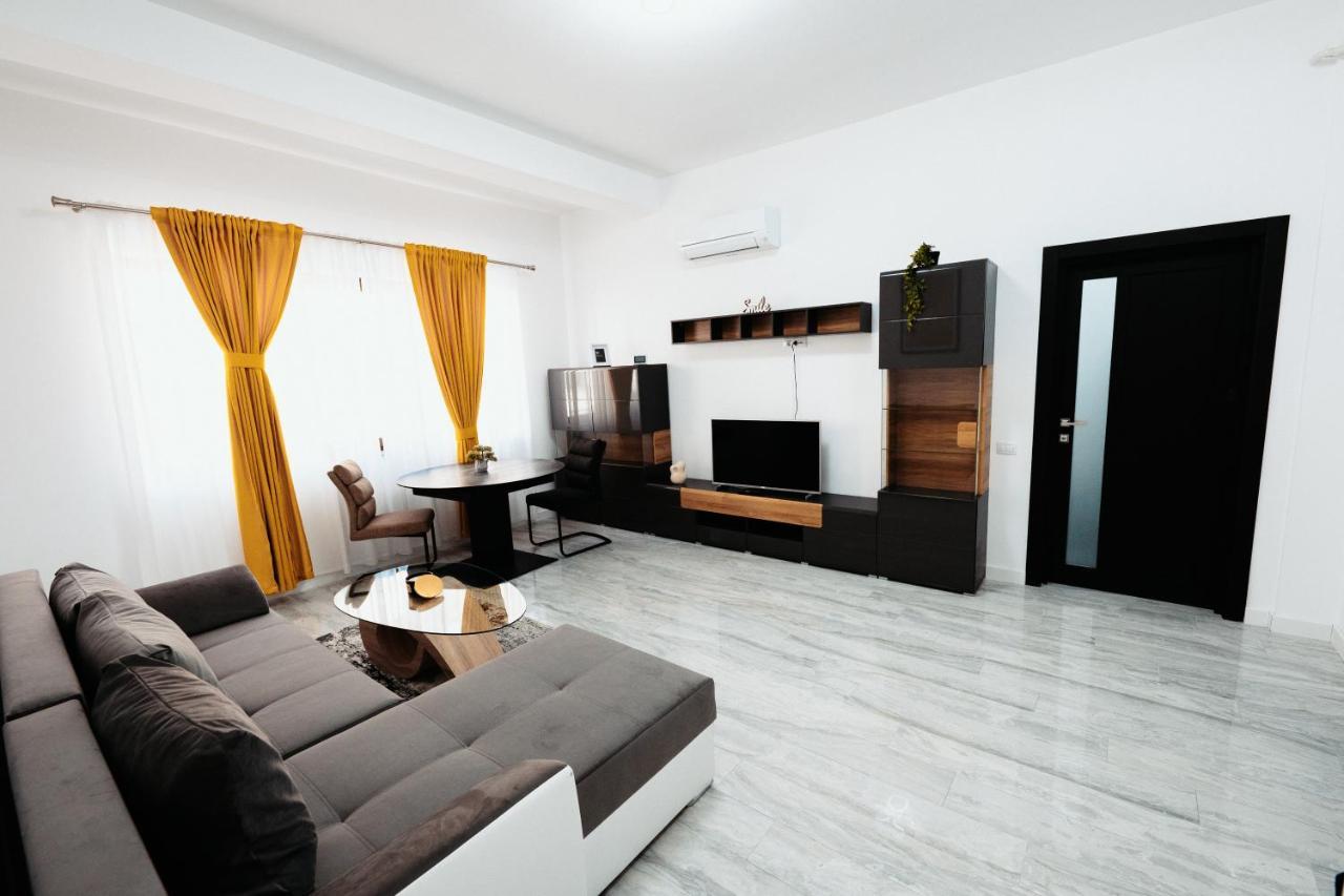 Cozy Aparthotel - Central City Suceava Bagian luar foto