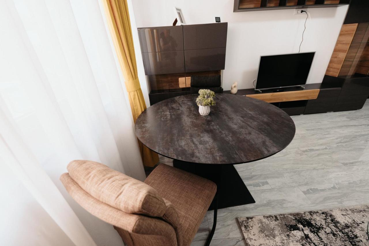 Cozy Aparthotel - Central City Suceava Bagian luar foto